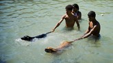 Setidaknya satu hotel di Varadero mengiklankan pantai eksklusif, dan penduduk setempat mengatakan bahwa penjaga keamanan mengusir mereka dari pantai hotel. (AFP/Yamil Lage)