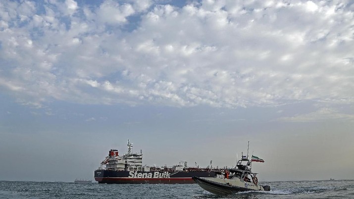 Khawatir, Inggris Ajak Sekutu Kawal Kapal di Selat Hormuz Inggris meminta negara-negara sekutunya di Eropa untuk membangun aliansi maritim baru untuk melindungi kapal yang berlayar melalui Selat Hormuz.