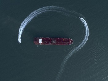 Selat Hormuz Ditutup, Harga Minyak Bisa Tembus US$100 per Barel?