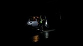 Seorang pria menggunakan senter untuk menerangi wanita yang hendak menaiki mobil ketika terjadi pemadaman di Caracas, Venezuela 22 Juli 2019. (REUTERS/Carlos Garcia Rawlins)