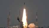 Rover bernama Pragyan (berarti kebijaksanaan dalam bahasa Sansekerta) akan berjalan memutari Bulan selama satu hari (setara dengan 14 hari di Bumi). (Photo by ARUN SANKAR / AFP)