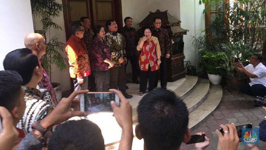 Prabowo Subianto tiba di kediaman Ketua Umum Partai Demokrasi Indonesia Perjuangan Megawati Soekarnoputri di bilangan Teuku Umar