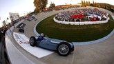 Thomas Rutishauser berada di balik kemudi mobil balap Talbot Lago 1953 di demonstrasi balap Oerlikon sirkuit sepeda Offene Rennbahn di Zurich, Swiss, pada 23 Juli 2019. (REUTERS/Arnd Wiegmann).