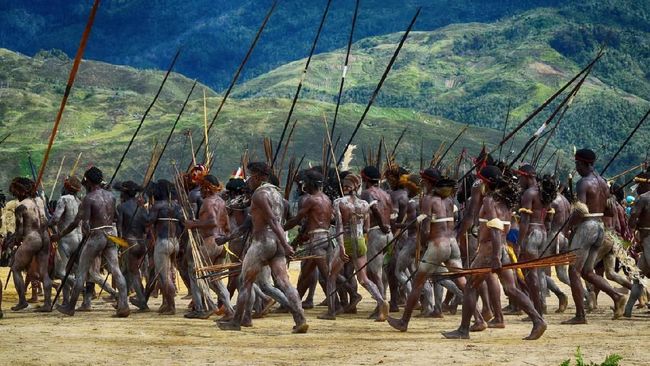 Hasil gambar untuk 4. Festival Lembah Baliem di Papua