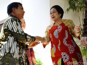 Prabowo Kirim Bunga Anggrek untuk Megawati