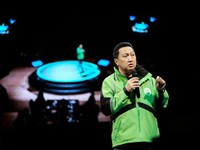 Kenakan Jaket, Boy Thohir Resmi Gabung Grup Gojek