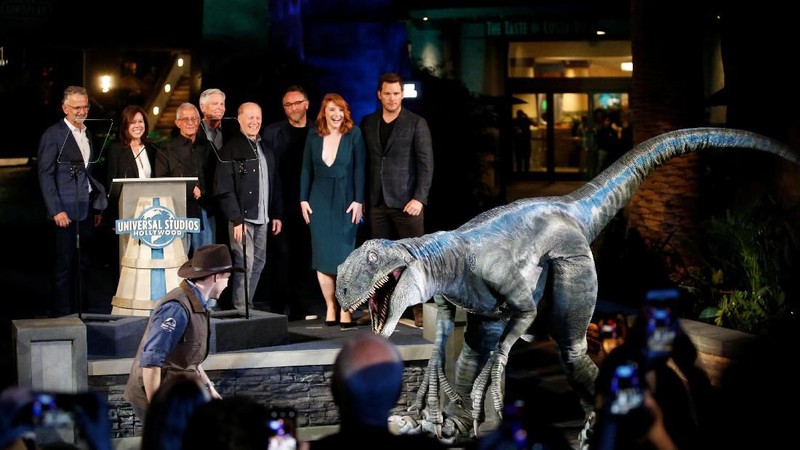 Universal Studios Hollywood, AS membuka wahana baru Jurassic World: The Ride, Senin (22/07) yang diangkat dari film Jurassic World.