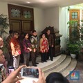 Naik Alphard Putih, Prabowo Tiba di Rumah Megawati