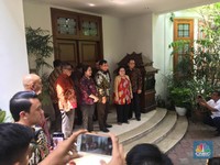 Naik Alphard Putih, Prabowo Tiba di Rumah Megawati