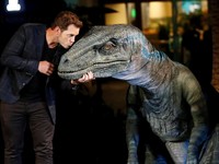 Donasi Buat Korban Corona Dapat Bonus Dimakan T-Rex, Mau?