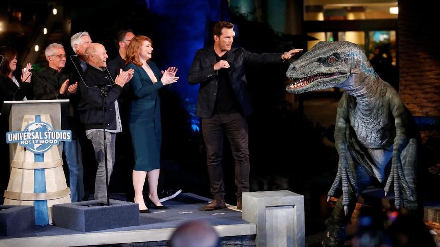 Universal Studios Hollywood, AS membuka wahana baru Jurassic World: The Ride, Senin (22/07) yang diangkat dari film Jurassic World.