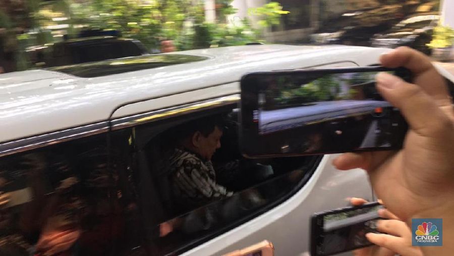 Prabowo Subianto tiba di kediaman Ketua Umum Partai Demokrasi Indonesia Perjuangan Megawati Soekarnoputri di bilangan Teuku Umar