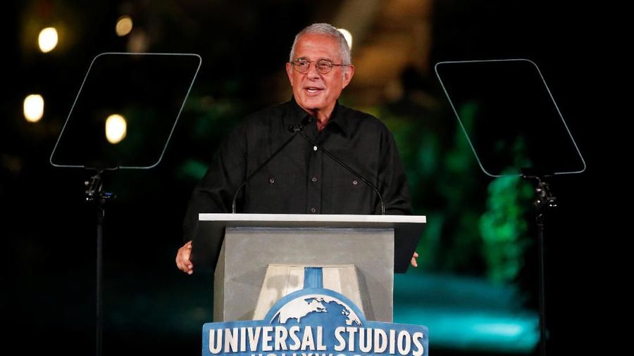 Universal Studios Hollywood, AS membuka wahana baru Jurassic World: The Ride, Senin (22/07) yang diangkat dari film Jurassic World.