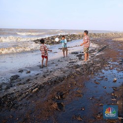 Minyak Pertamina Tumpah di Karawang, Bagaimana Lifting RI?