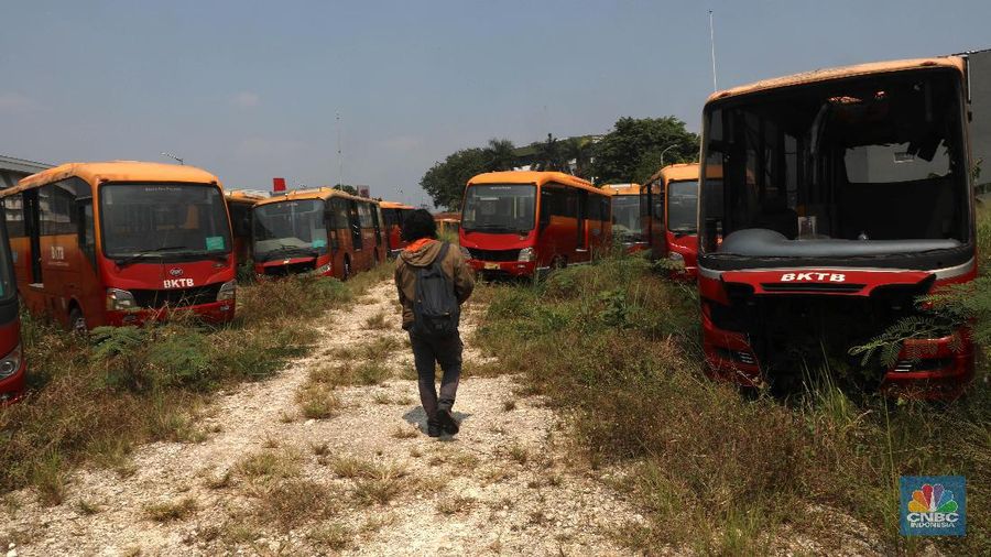 Bus-bus TransJakarta yang teronggok di Bogor berasal dari eks aset perusahaan pengadaan bus yang bermasalah pailit.