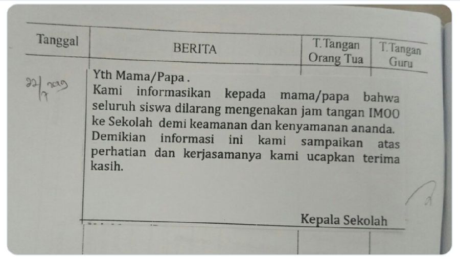 Dunia maya kembali heboh. Penyebabnya, postingan seorang ibu di twitter soal sekolah yang melarangan pengunaan jam tangan IMOO.