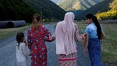 Perang Suriah juga telah secara langsung mempengaruhi seorang wanita lain bernama Sumaya yang tinggal di sekitaran lembah. Ia juga menerima prasangka buruk ketika berusaha untuk menghidupi keluarganya sendirian. (REUTERS/Ekaterina Anchevskaya)