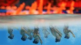 Tim Korea Selatan tengah bertanding di Kejuaraan Renang Dunia ke-18 babak penyisihan wanita di Gwangju, Korea Selatan. (Reuters/Stefan Wermuth)