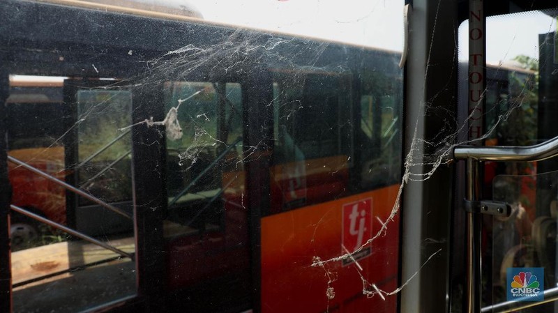 Bus-bus TransJakarta yang teronggok di Bogor berasal dari eks aset perusahaan pengadaan bus yang bermasalah pailit.