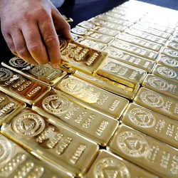 AS Terancam Semi Resesi, Investor Pindah ke Emas