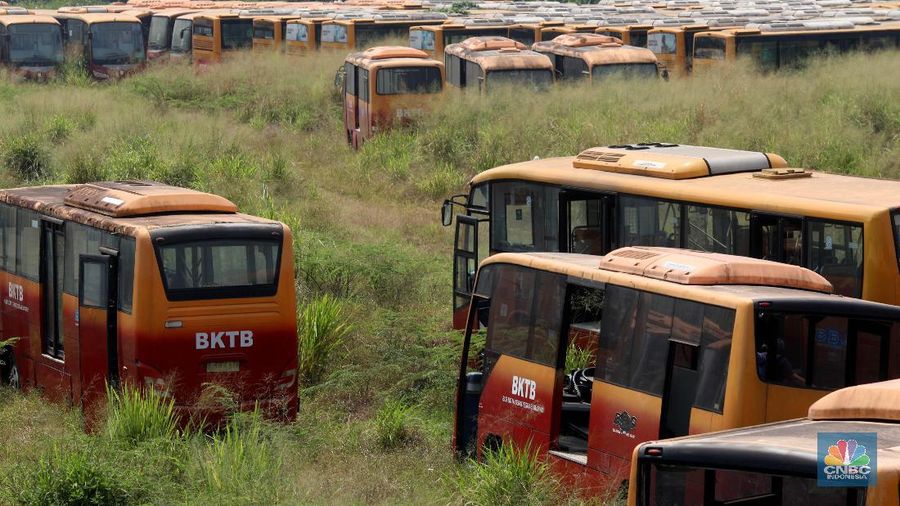 Bus-bus TransJakarta yang teronggok di Bogor berasal dari eks aset perusahaan pengadaan bus yang bermasalah pailit.