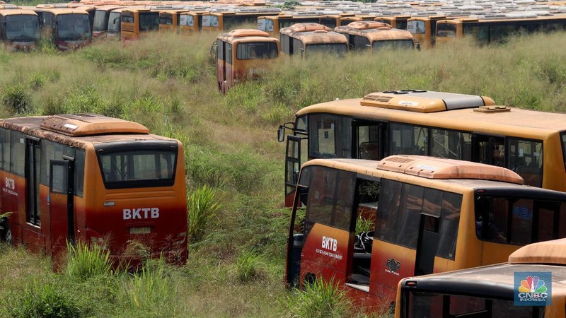 Bus-bus TransJakarta yang teronggok di Bogor berasal dari eks aset perusahaan pengadaan bus yang bermasalah pailit.