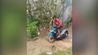 VIDEO: Aksi Tak Terpuji Remaja Balapan di Makam Tuai Kecaman