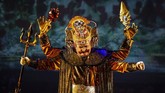 Untuk pertama kalinya, aktor Slamet Rahardjo ikut berperan dalam pementasan Teater Koma sebagai Batara Guru. (ANTARA FOTO/ Dhemas Reviyanto)
