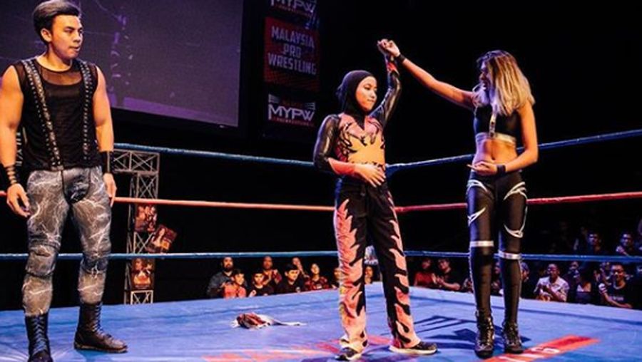 Nor 'Phoenix' Diana adalah seorang pegulat wanita berhijab berasal dari Malaysia yang merupakan pegulat berhijab pertama di dunia