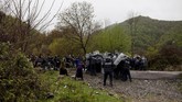Untuk memenuhi kebutuhan hidup dan masa depan anaknya, Achishvili bergantung pada usaha yang ia rintis sejak 2016 lalu. Ia berusaha lepas dari campur tangan anggota keluarga laki-laki yang biasa bertindak sebagai pencari nafkah di lingkungannya. (REUTERS/Ekaterina Anchevskaya)