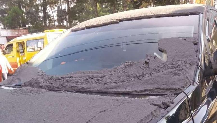Telah terjadi erupsi Gunung Tangkuban Parahu (Jawa Barat) pada tanggal 26 Juli 2019 pukul 15:48 WIB