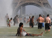People cool off in the Trocadero fountains across from the Eiffel Tower in Paris as a new heatwave broke temperature records in France, July 25, 2019. REUTERS/Pascal Rossignol