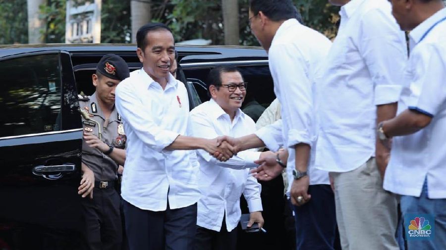 Jokowi juga tidak mempermasalahkan pertemuan antara Ketua Umum Partai Nasional Demokrat Surya Paloh dengan Gubernur DKI Jakarta Anies Baswedan.
