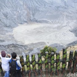 Erupsi Tangkuban Perahu, Abu Vulkanik Terlontar Hingga 200 M