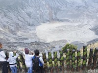 Erupsi Tangkuban Perahu, Abu Vulkanik Terlontar Hingga 200 M