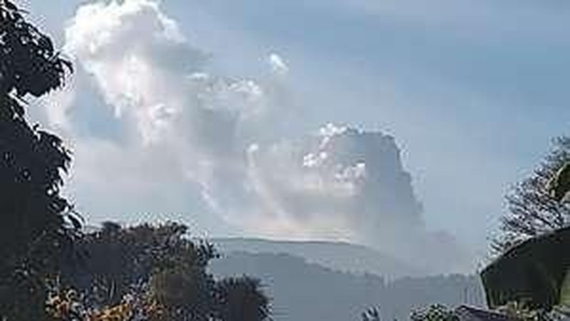 Telah terjadi erupsi Gunung Tangkuban Parahu (Jawa Barat) pada tanggal 26 Juli 2019 pukul 15:48 WIB