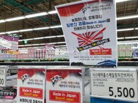 Kalap! Toko Korsel Pasang Poster Boikot Jepang, Uniqlo Rugi