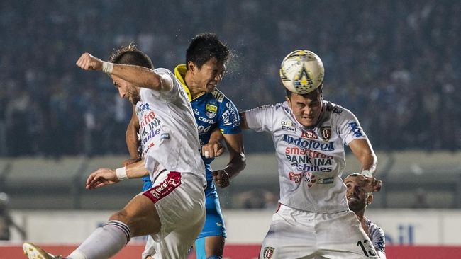 Netizen Anggap Gol Bunuh Diri Bek Persib Jupe Tak Wajar