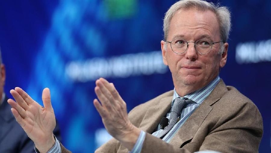FILE PHOTO: Eric Schmidt, Technical Advisor, Alphabet Inc. speaks at the 2019 Milken Institute Global Conference in Beverly Hills, California, U.S., April 29, 2019. REUTERS/Lucy Nicholson