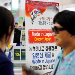 Tegang! Orang Korea Tak Mau Pakai Uniqlo, Kenapa?