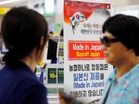 Tegang! Orang Korea Tak Mau Pakai Uniqlo, Kenapa?