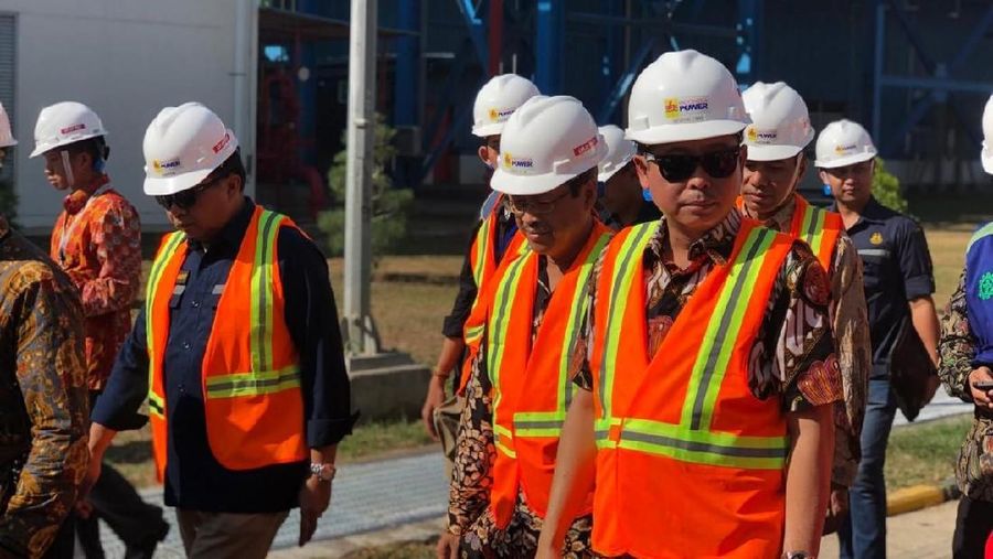 Jonan menjawab soal kebijakan mobil listrik yang sempat diproyeksi bisa menggeser kebijakan B20 