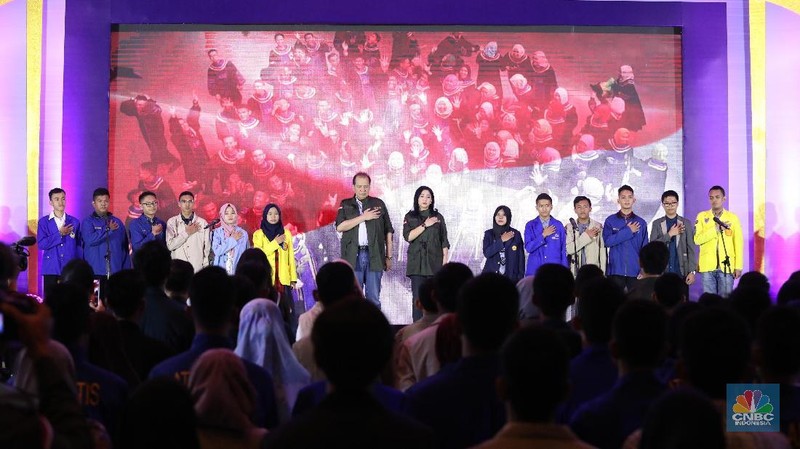 Mereka bercerita mengenai perjuangan meraih kesuksesan meskipun kondisi ekonomi serba berkecukupan.