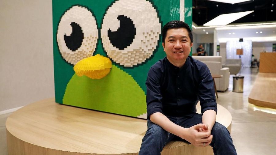 SoftBank Group menyatakan komitmennya untuk kembali menanamkan modalnya di Indonesia senilai US$ 2 miliar atau setara Rp 28 triliun.