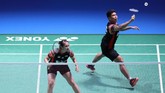 Praveen Jordan/Melati Daeva Oktavianti mengalahkan sesama pasangan ganda campuran Indonesia, Hafiz Faizal/Gloria Emanuelle Widjaja, dengan 21-15 dan 21-18 untuk lolos ke final Japan Open 2019. (Dok. PBSI)