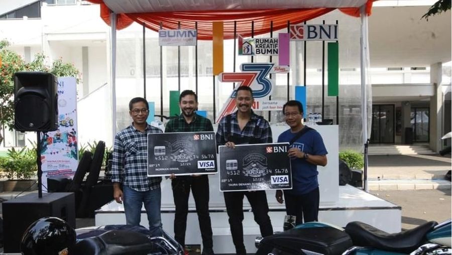 Tiga bintang dari tiga profesi berbeda berada dalam satu kesempatan untuk masak bersama.