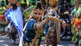Selain kostum yang dibuat, ada juga kostum yang disewa, seharga Rp1,5 juta sampai Rp2juta per hari. (ANTARA FOTO/Budi Candra Setya)