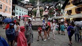 Pemerintah kota Hallstatt berharap keramaian turis tidak menimbulkan overtourism. (REUTERS/Lisi Niesner)