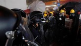 Rangkaian demonstrasi ini bermula dari aksi protes warga yang menolak rancangan undang-undang ekstradisi. (Reuters/Tyrone Siu)