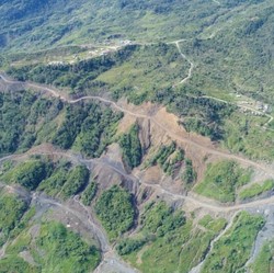 Jokowi Pamer Jalan Papua Meliuk-Liuk, Mayoritas Masih Tanah